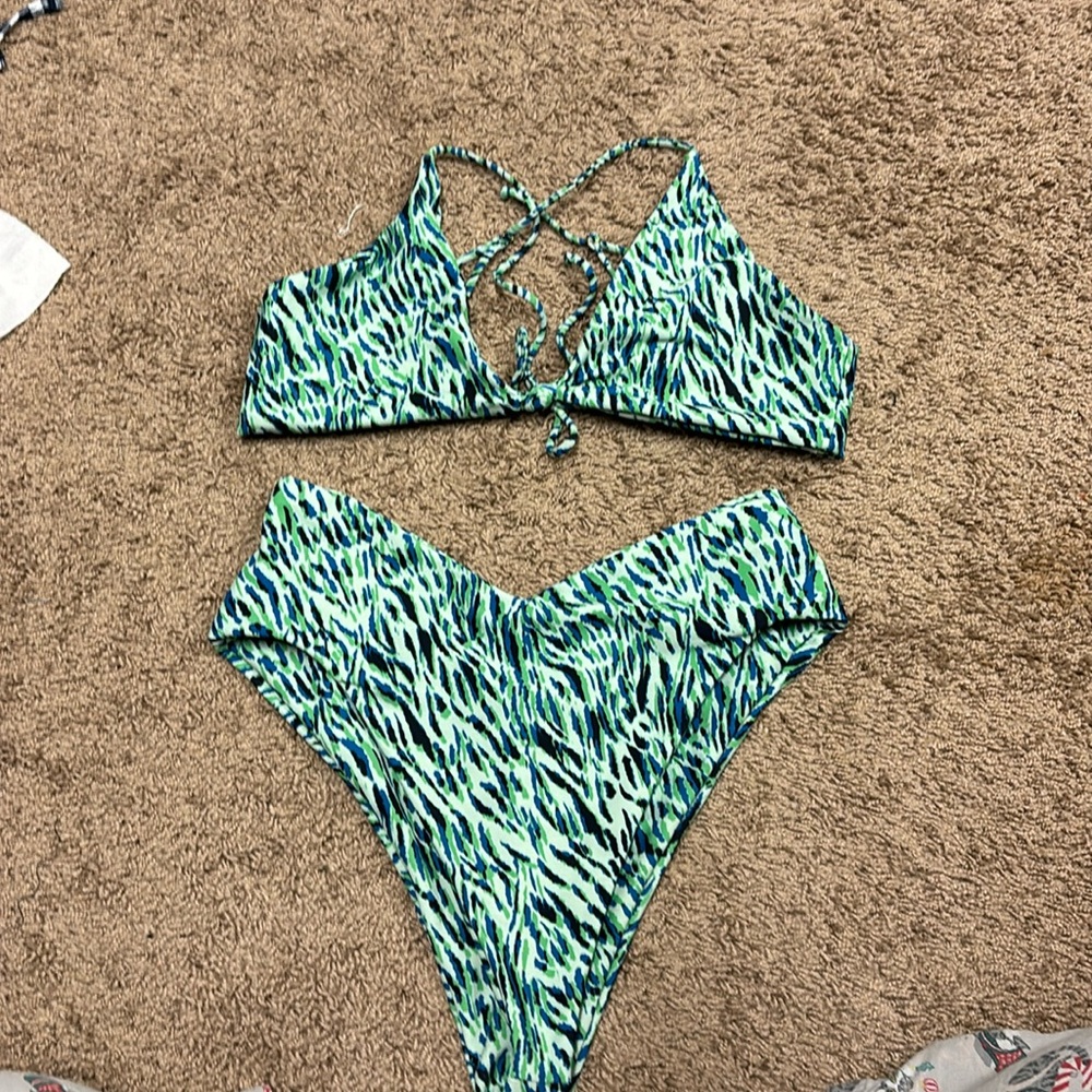 Skatie bikini like new size XL Melly bottom